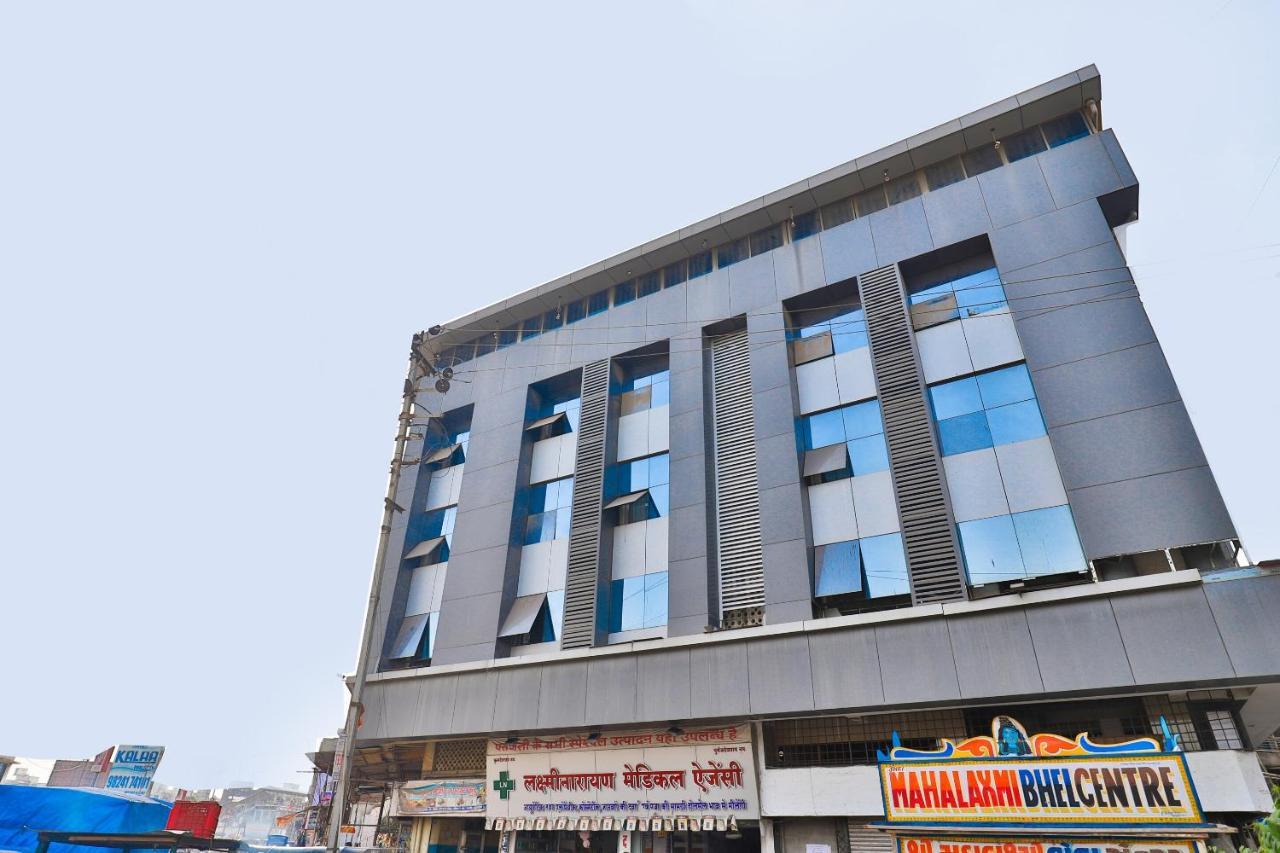 Oyo 19637 Hotel Mansi Sherotene Vapi Exteriör bild