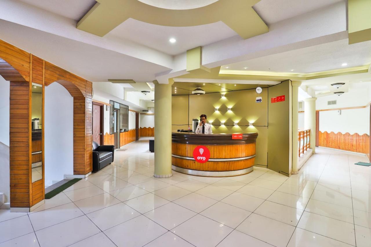Oyo 19637 Hotel Mansi Sherotene Vapi Exteriör bild