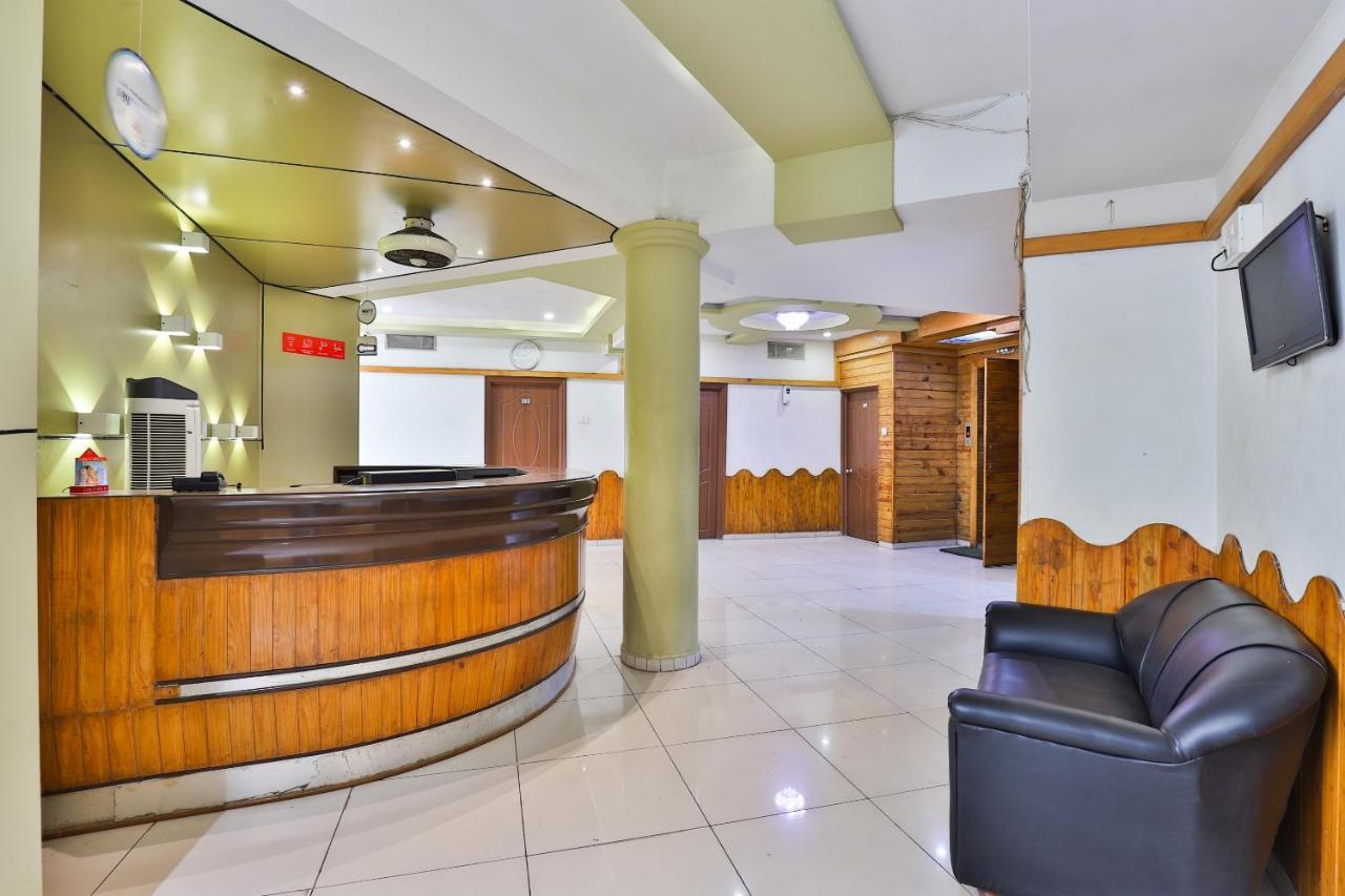 Oyo 19637 Hotel Mansi Sherotene Vapi Exteriör bild