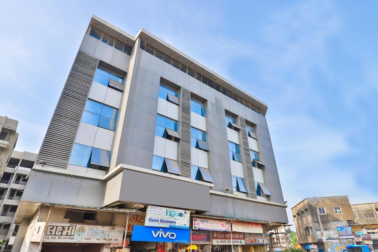 Oyo 19637 Hotel Mansi Sherotene Vapi Exteriör bild