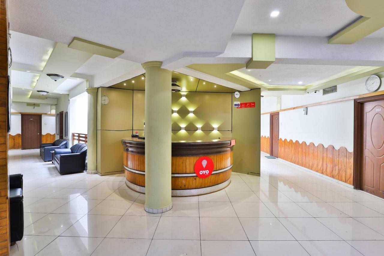 Oyo 19637 Hotel Mansi Sherotene Vapi Exteriör bild